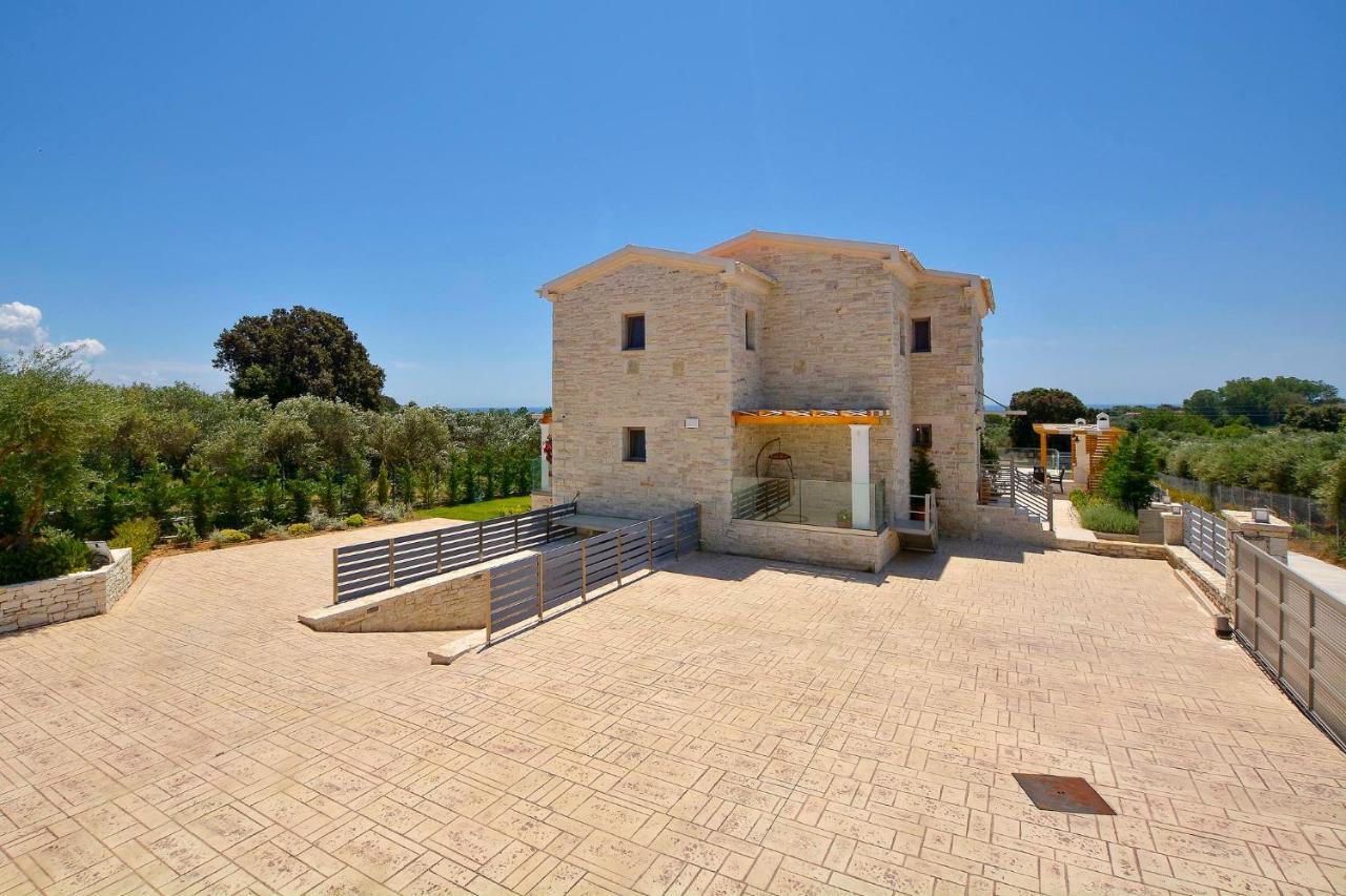 Zeas Villa *